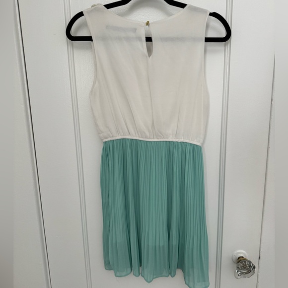 CBRL Size Small Dress with white and gold floral detailing - Picture 3 of 4
